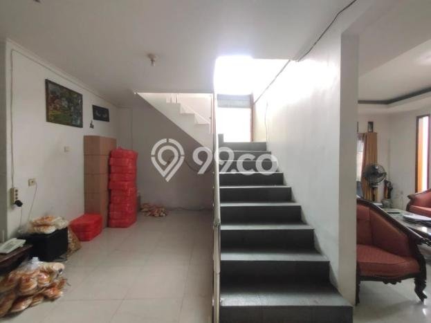 Rumah Luxury Modern Tanpa Renovasi di Rawamangun Jakarta Timur Rumah Luxury Modern Tanpa Renovasi di Rawamangun Jakarta Timur