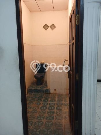Rumah Strategis dengan 5 Kamar Tidur dan 3 Kamar Mandi di Area , Surabaya Rumah Strategis dengan 5 Kamar Tidur dan 3 Kamar Mandi di Area , Surabaya