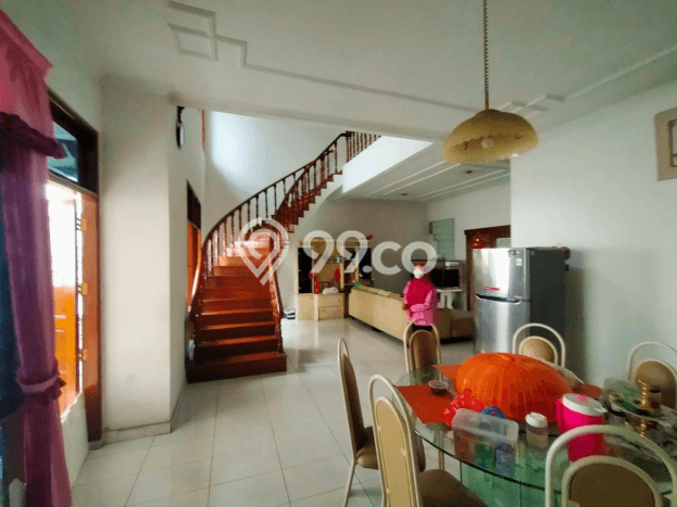 Hunian Mewah LB 400m2 Siap Pakai Desain Elegan di Sutorejo, Surabaya Hunian Mewah LB 400m2 Siap Pakai Desain Elegan di Sutorejo, Surabaya