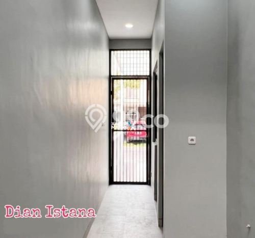 For Sale Rumah Mewah Exclusive di Wiyung, Surabaya For Sale Rumah Mewah Exclusive di Wiyung, Surabaya