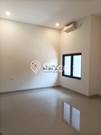 Hunian Mewah LB 240m2 Siap Pakai Desain Elegan di Manyar, Surabaya Hunian Mewah LB 240m2 Siap Pakai Desain Elegan di Manyar, Surabaya