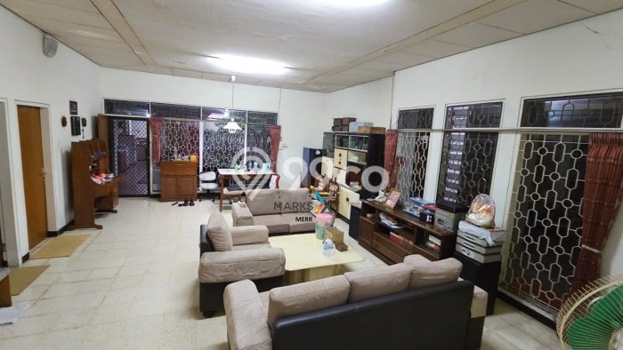 Rumah Luxury Modern Tanpa Renovasi di Manyar Surabaya Rumah Luxury Modern Tanpa Renovasi di Manyar Surabaya