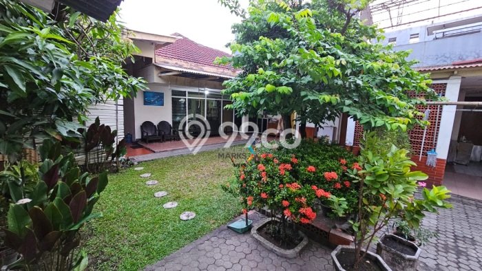 Rumah Luxury Modern Tanpa Renovasi di Manyar Surabaya Rumah Luxury Modern Tanpa Renovasi di Manyar Surabaya