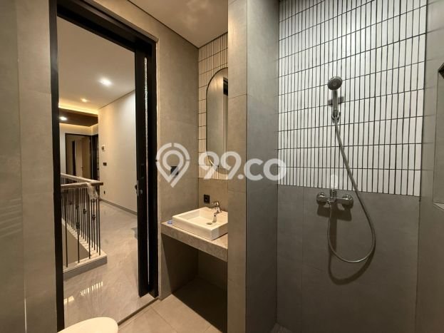 Hunian Elit LB 165m2 Siap Pakai Desain Elegan di Manyar, Surabaya Hunian Elit LB 165m2 Siap Pakai Desain Elegan di Manyar, Surabaya