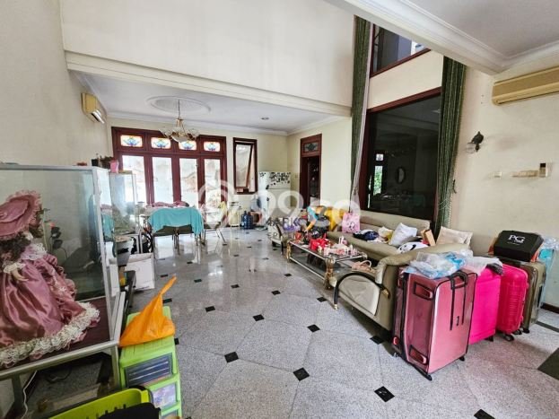 Rumah Mewah Dijual LT 240m2 di Dukuh Pakis, Surabaya Rumah Mewah Dijual LT 240m2 di Dukuh Pakis, Surabaya