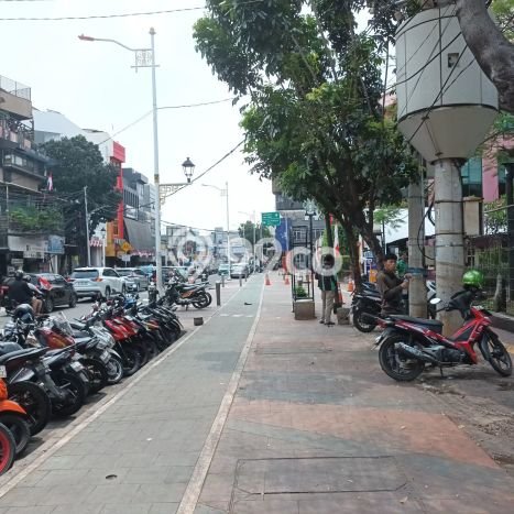 Komersial Dijual di Gambir Jakarta Pusat dengan LB 400m2 Komersial Dijual di Gambir Jakarta Pusat dengan LB 400m2