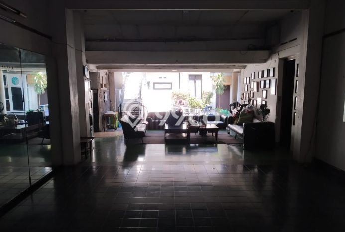 SIAP HUNI! Rumah Asri di Supratman, LT 887m2m² LB 202m2m² SIAP HUNI! Rumah Asri di Supratman, LT 887m2m² LB 202m2m²