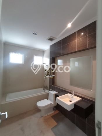 Ready to Use! Premium House LT 289m2 Desain Modern di Gading Serpong Ready to Use! Premium House LT 289m2 Desain Modern di Gading Serpong