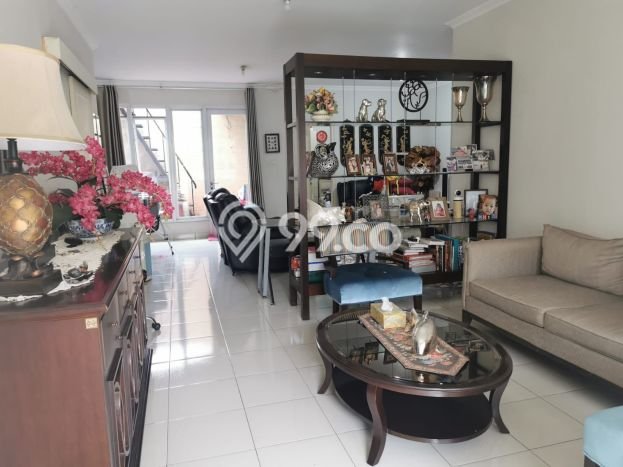 Jual Rumah Mewah Elegan Dengan View Eksklusif di Gading Serpong, Tangerang Jual Rumah Mewah Elegan Dengan View Eksklusif di Gading Serpong, Tangerang
