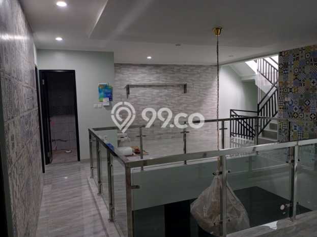 For Sale! Luxury House LT 135m2 Desain Modern di Puri Indah For Sale! Luxury House LT 135m2 Desain Modern di Puri Indah