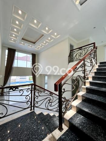 Ready to Use! Luxury House LT 540m2 Desain Modern di Cipinang Ready to Use! Luxury House LT 540m2 Desain Modern di Cipinang