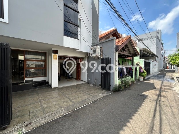 Dijual Rumah Premium dengan Fasilitas Sekitar Lengkap di Tebet, Jakarta Selatan Dijual Rumah Premium dengan Fasilitas Sekitar Lengkap di Tebet, Jakarta Selatan