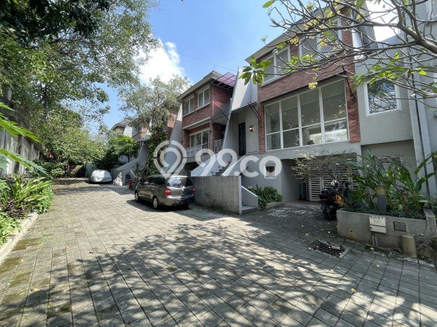 Dijual Rumah Premium dengan Fasilitas Sekitar Komplit di Cilandak, Jakarta Selatan Dijual Rumah Premium dengan Fasilitas Sekitar Komplit di Cilandak, Jakarta Selatan