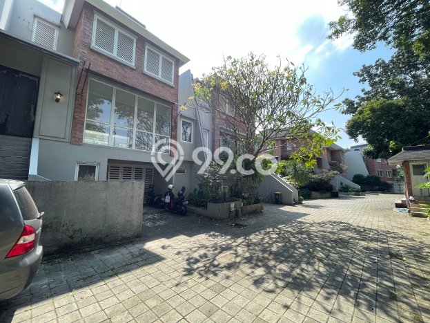 Dijual Rumah Premium dengan Fasilitas Sekitar Komplit di Cilandak, Jakarta Selatan Dijual Rumah Premium dengan Fasilitas Sekitar Komplit di Cilandak, Jakarta Selatan