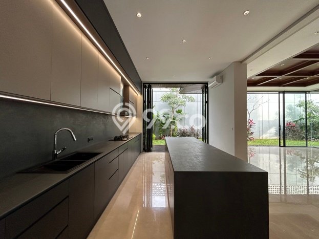 Dijual Rumah Luas Megah Dengan View Eksklusif di Kemang, Jakarta Selatan Dijual Rumah Luas Megah Dengan View Eksklusif di Kemang, Jakarta Selatan