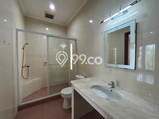 Rumah Mewah LB 400m2 Siap Huni Desain Elegan di Kalibata, Jakarta Selatan Rumah Mewah LB 400m2 Siap Huni Desain Elegan di Kalibata, Jakarta Selatan