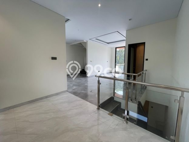 Rumah Elit Modern Tanpa Renovasi di Kemang Jakarta Selatan Rumah Elit Modern Tanpa Renovasi di Kemang Jakarta Selatan