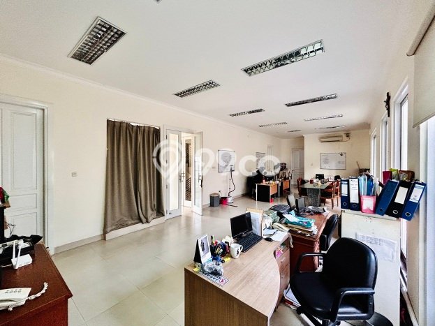 Rumah Modern 6 Kamar Terawat di Tebet, Dekat Pusat Perbelanjaan, Jakarta Selatan Rumah Modern 6 Kamar Terawat di Tebet, Dekat Pusat Perbelanjaan, Jakarta Selatan