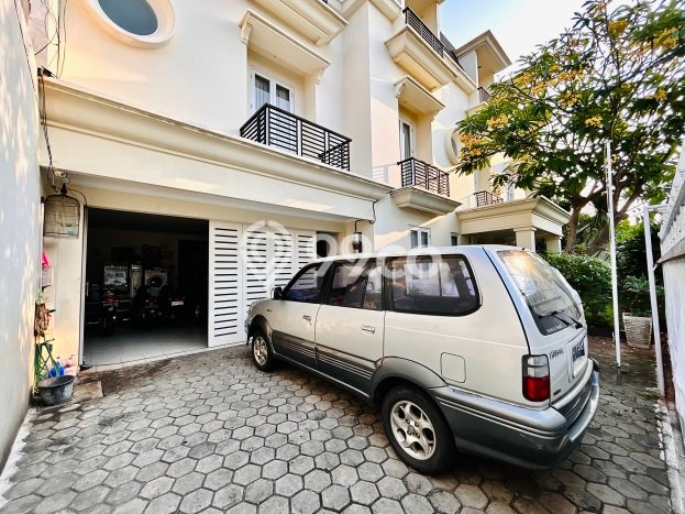 Rumah Modern 6 Kamar Terawat di Tebet, Dekat Pusat Perbelanjaan, Jakarta Selatan Rumah Modern 6 Kamar Terawat di Tebet, Dekat Pusat Perbelanjaan, Jakarta Selatan