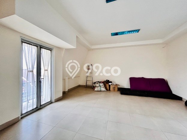 Rumah Modern 6 Kamar Terawat di Tebet, Dekat Pusat Perbelanjaan, Jakarta Selatan Rumah Modern 6 Kamar Terawat di Tebet, Dekat Pusat Perbelanjaan, Jakarta Selatan