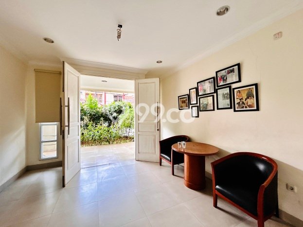 Rumah Modern 6 Kamar Terawat di Tebet, Dekat Pusat Perbelanjaan, Jakarta Selatan Rumah Modern 6 Kamar Terawat di Tebet, Dekat Pusat Perbelanjaan, Jakarta Selatan