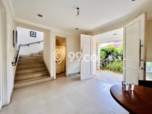 Rumah Modern 6 Kamar Terawat di Tebet, Dekat Pusat Perbelanjaan, Jakarta Selatan Rumah Modern 6 Kamar Terawat di Tebet, Dekat Pusat Perbelanjaan, Jakarta Selatan