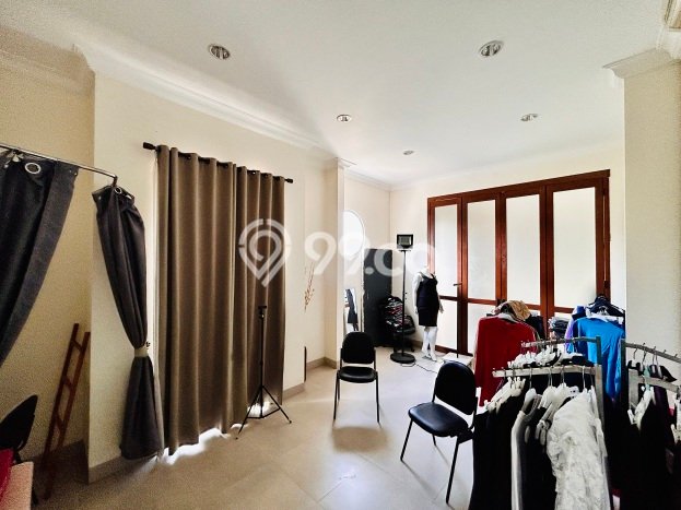 Rumah Modern 6 Kamar Terawat di Tebet, Dekat Pusat Perbelanjaan, Jakarta Selatan Rumah Modern 6 Kamar Terawat di Tebet, Dekat Pusat Perbelanjaan, Jakarta Selatan
