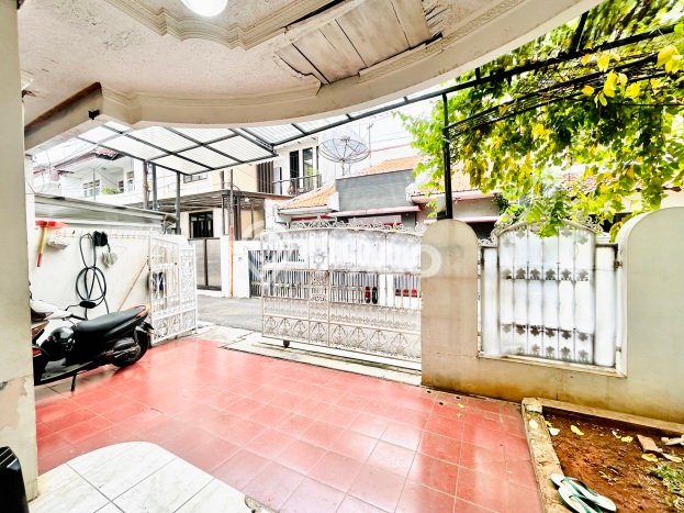 Rumah 4 KT 3 KM di Kawasan Tebet, Jakarta Selatan Rumah 4 KT 3 KM di Kawasan Tebet, Jakarta Selatan