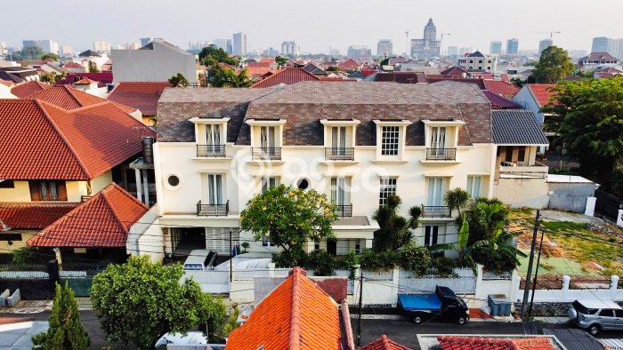 Rumah Modern 6 Kamar Terawat di Tebet, Dekat Pusat Perbelanjaan, Jakarta Selatan Rumah Modern 6 Kamar Terawat di Tebet, Dekat Pusat Perbelanjaan, Jakarta Selatan