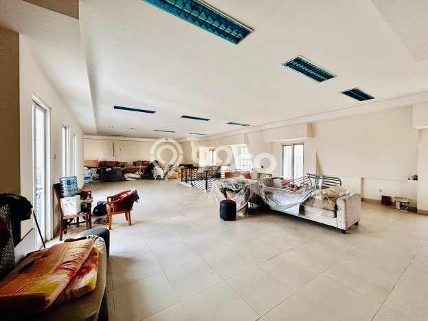 Rumah Modern 6 Kamar Terawat di Tebet, Dekat Pusat Perbelanjaan, Jakarta Selatan Rumah Modern 6 Kamar Terawat di Tebet, Dekat Pusat Perbelanjaan, Jakarta Selatan