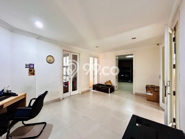 Rumah Modern 6 Kamar Terawat di Tebet, Dekat Pusat Perbelanjaan, Jakarta Selatan Rumah Modern 6 Kamar Terawat di Tebet, Dekat Pusat Perbelanjaan, Jakarta Selatan