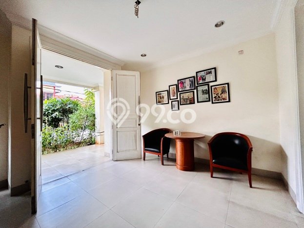 Rumah Modern 6 Kamar Terawat di Tebet, Dekat Pusat Perbelanjaan, Jakarta Selatan Rumah Modern 6 Kamar Terawat di Tebet, Dekat Pusat Perbelanjaan, Jakarta Selatan