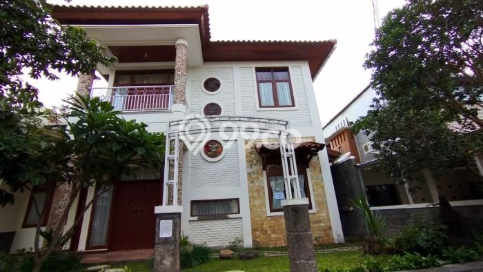 Disewakan! Rumah 5 Kamar Tidur &
2 Kamar Mandi di Geger Kalong, Bandung Disewakan! Rumah 5 Kamar Tidur &
2 Kamar Mandi di Geger Kalong, Bandung