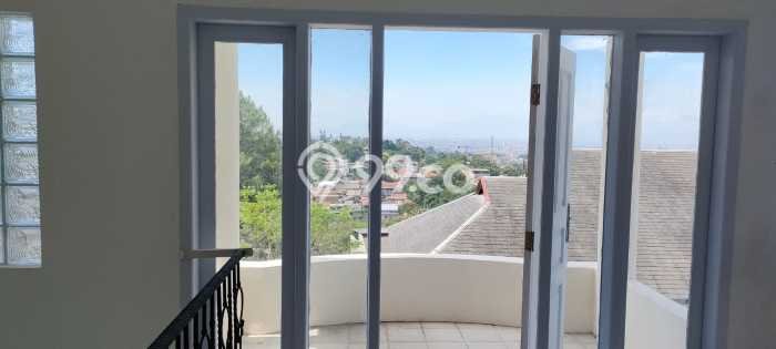 HOT LISTING! Rumah Ready Stock lokasi , Bandung, Luas 550m2m² Bangunan 350m2m² HOT LISTING! Rumah Ready Stock lokasi , Bandung, Luas 550m2m² Bangunan 350m2m²
