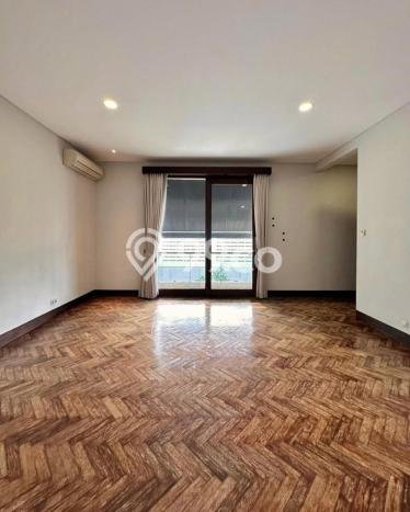 Rumah Mewah Akses Strategis di Jakarta Selatan Semi Furnished Rumah Mewah Akses Strategis di Jakarta Selatan Semi Furnished
