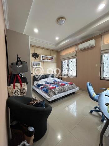 Rumah Elit LB 255m2 Siap Huni Desain Elegan di Bintaro, Tangerang Selatan Rumah Elit LB 255m2 Siap Huni Desain Elegan di Bintaro, Tangerang Selatan