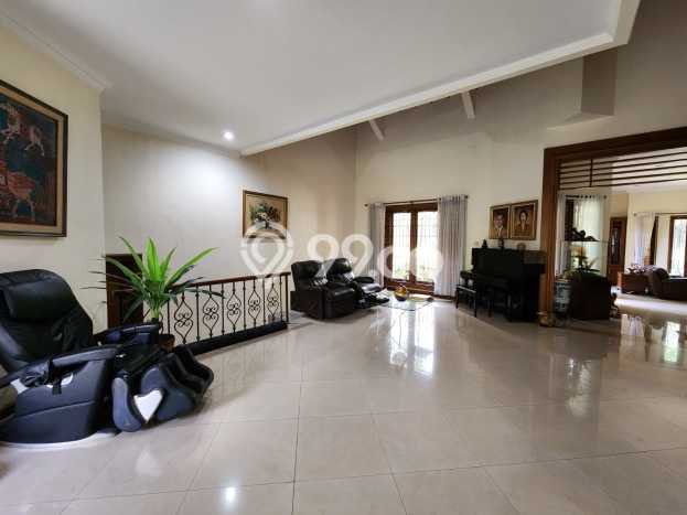 Hunian Elit LB 826m2 Siap Pakai Desain Elegan di Bintaro, Tangerang Selatan Hunian Elit LB 826m2 Siap Pakai Desain Elegan di Bintaro, Tangerang Selatan