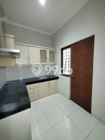 Hunian Mewah LB 150m2 Siap Pakai Desain Elegan di Bintaro, Tangerang Selatan Hunian Mewah LB 150m2 Siap Pakai Desain Elegan di Bintaro, Tangerang Selatan