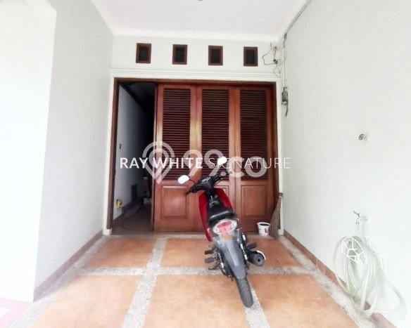 Rumah Minimalis LT 171m² Terawat di Pejompongan, Dekat Pusat Perbelanjaan, Jakarta Pusat Rumah Minimalis LT 171m² Terawat di Pejompongan, Dekat Pusat Perbelanjaan, Jakarta Pusat