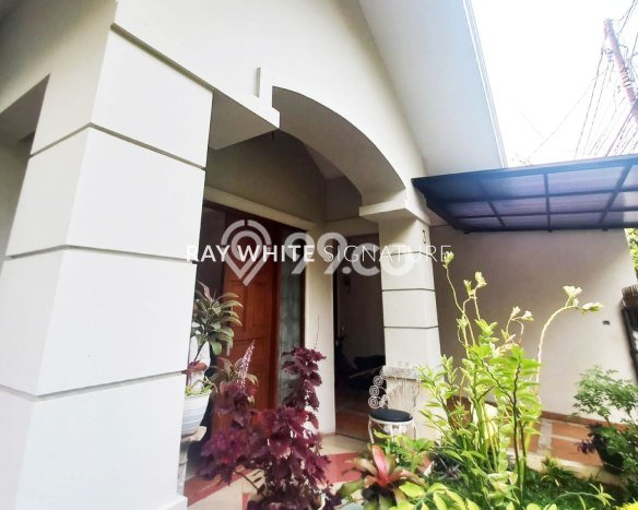Rumah Minimalis LT 171m² Terawat di Pejompongan, Dekat Pusat Perbelanjaan, Jakarta Pusat Rumah Minimalis LT 171m² Terawat di Pejompongan, Dekat Pusat Perbelanjaan, Jakarta Pusat