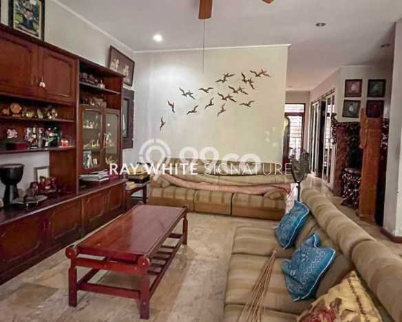 Rumah area Kebayoran Baru, Jakarta Selatan, Luas 247m² Bangunan 274m² Rumah area Kebayoran Baru, Jakarta Selatan, Luas 247m² Bangunan 274m²