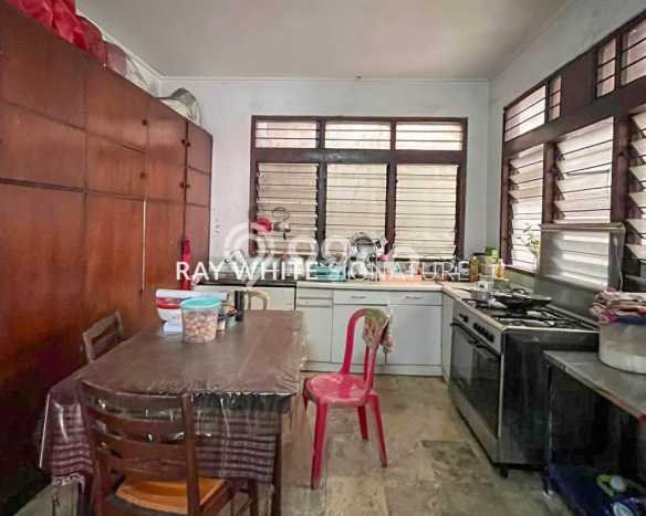 Rumah area Kebayoran Baru, Jakarta Selatan, Luas 247m² Bangunan 274m² Rumah area Kebayoran Baru, Jakarta Selatan, Luas 247m² Bangunan 274m²