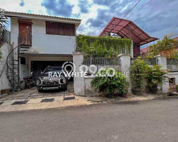 Rumah area Kebayoran Baru, Jakarta Selatan, Luas 247m² Bangunan 274m² Rumah area Kebayoran Baru, Jakarta Selatan, Luas 247m² Bangunan 274m²