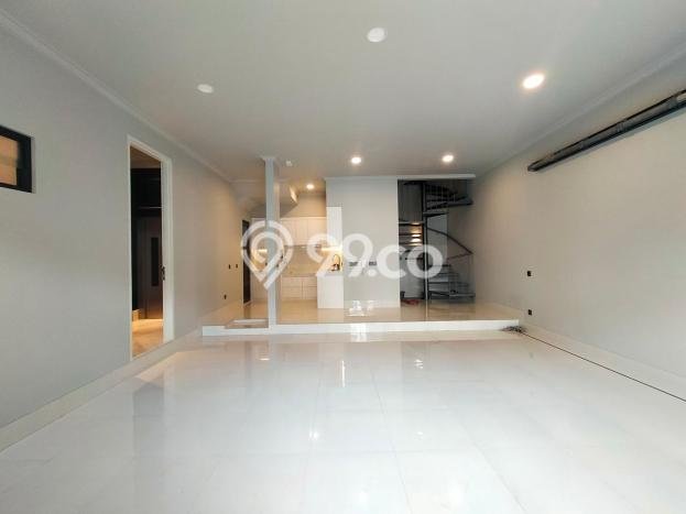 Rumah Nyaman dengan 4 Kamar Tidur dan 5 Kamar Mandi di Kawasan Kebayoran Baru, Jakarta Selatan Rumah Nyaman dengan 4 Kamar Tidur dan 5 Kamar Mandi di Kawasan Kebayoran Baru, Jakarta Selatan