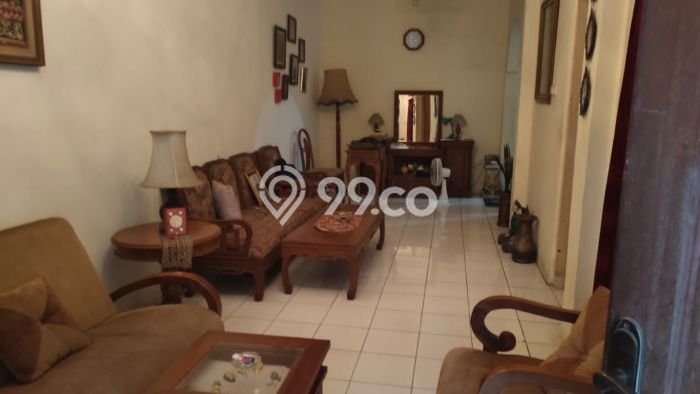 Dijual Rumah Lama di Jl. Flamboyan SHM Butuh Renovasi Dijual Rumah Lama di Jl. Flamboyan SHM Butuh Renovasi