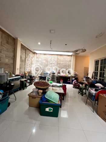 Dijual Rumah Lama di Jl. Flamboyan SHM Butuh Renovasi Dijual Rumah Lama di Jl. Flamboyan SHM Butuh Renovasi