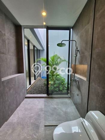 Ready to Use! Premium House LT 161m2 Desain Elegan di Cipete Ready to Use! Premium House LT 161m2 Desain Elegan di Cipete