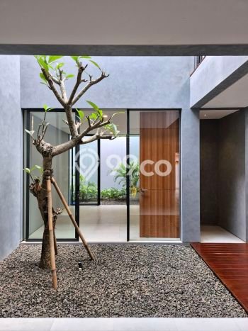 Ready to Use! Premium House LT 161m2 Desain Elegan di Cipete Ready to Use! Premium House LT 161m2 Desain Elegan di Cipete