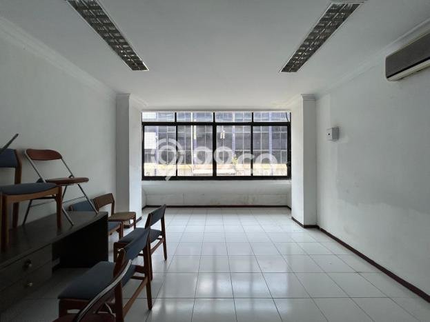 Ruko Lokasi Komersial Kawasan Karang Anyar, Luas 270m², Jalur Utama Ruko Lokasi Komersial Kawasan Karang Anyar, Luas 270m², Jalur Utama