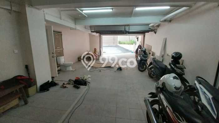 Disewakan Rumah Strategis LT 400m2 / LB 800m2 di Sudirman, Jakarta Selatan Disewakan Rumah Strategis LT 400m2 / LB 800m2 di Sudirman, Jakarta Selatan